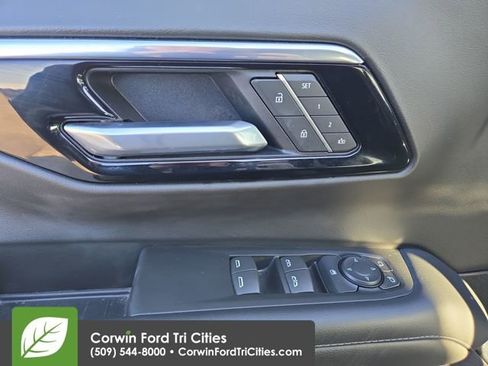 Used 2025 Chevrolet Suburban LT image 15