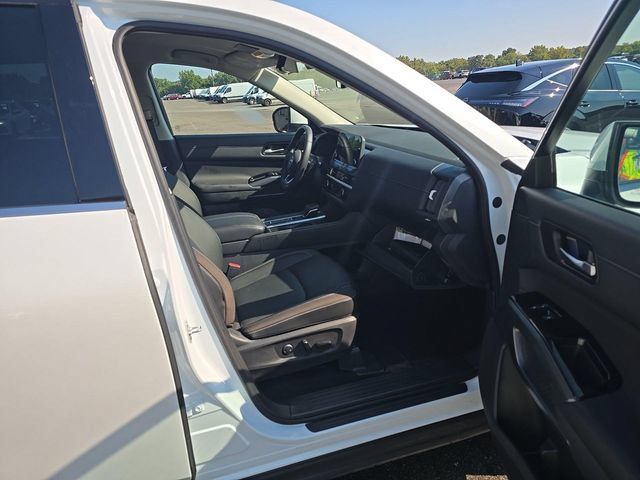 Certified 2025 Nissan Pathfinder SL FWD image 6