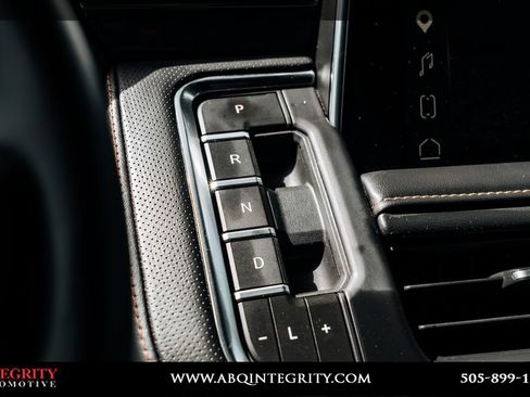 Used 2024 GMC Yukon XL AT4 AWD/4WD image 35