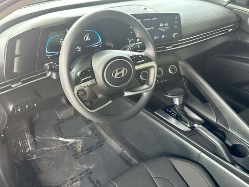 Used 2025 Hyundai Elantra SE FWD image 13