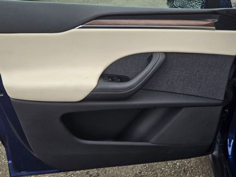 Used 2022 Tesla Model X Base image 11