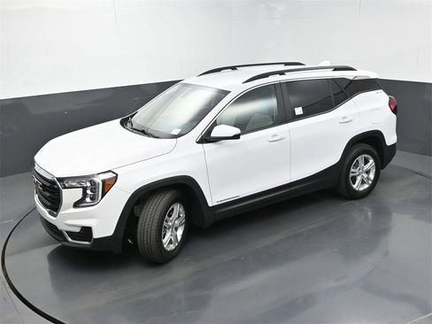 Used 2023 GMC Terrain SLE w/ Driver Convenience Package image 30