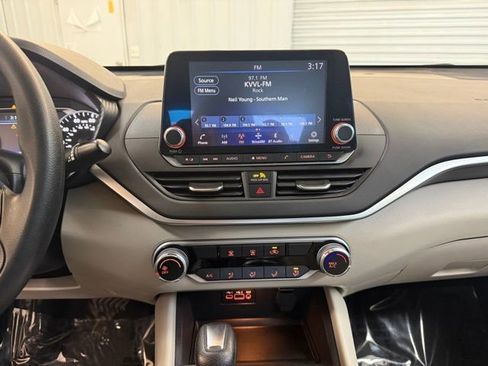 Used 2022 Nissan Altima 2.5 SV image 24