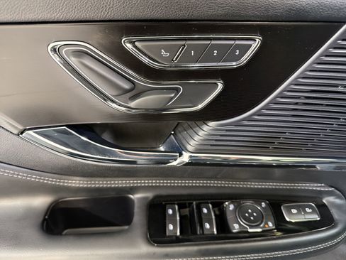 Used 2022 Lincoln Corsair Reserve w/ Sport Package image 11