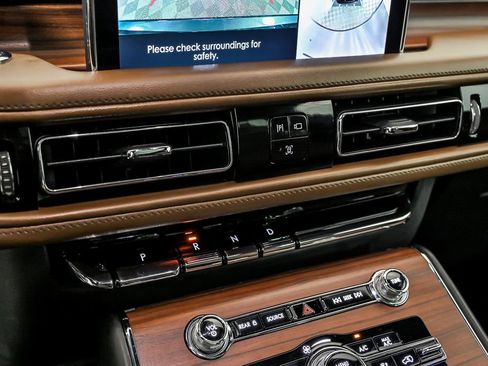 Used 2023 Lincoln Aviator Reserve w/ Equipment Group 201A AWD/4WD image 24