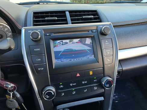 Used 2017 Toyota Camry SE w/ Moonroof Package image 6