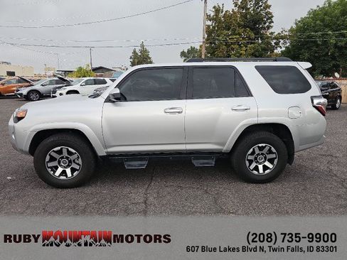 Used 2022 Toyota 4Runner TRD Off-Road AWD/4WD image 4