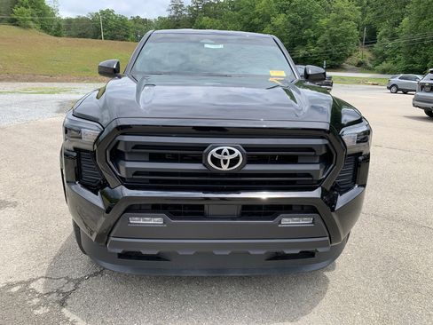 Used 2025 Toyota Tacoma SR5 AWD/4WD image 6