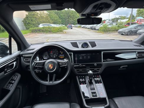 Used 2023 Porsche Macan AWD/4WD image 23
