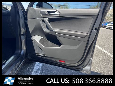 Used 2020 Volkswagen Tiguan SE R-Line AWD/4WD image 22