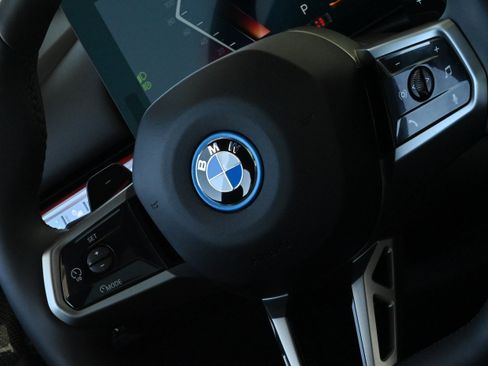 Used 2026 BMW 550e xDrive AWD/4WD image 24