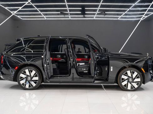 Used 2025 Rolls-Royce Cullinan image 6