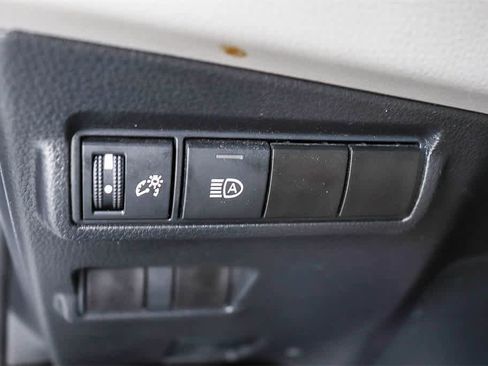 Used 2023 Toyota Corolla Cross L image 21