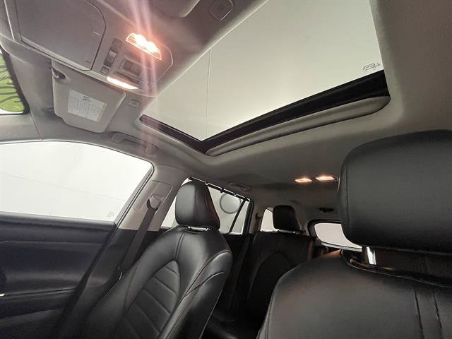 Used 2024 Toyota Highlander XLE AWD/4WD image 10