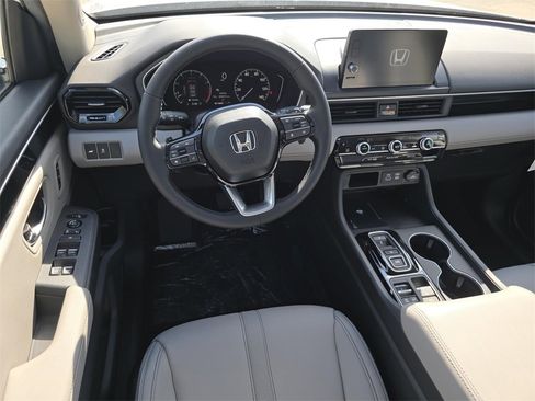 New 2025 Honda Pilot Touring image 27
