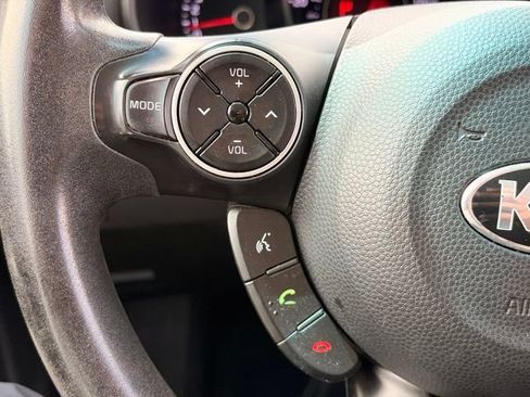 Used 2018 Kia Soul FWD image 11