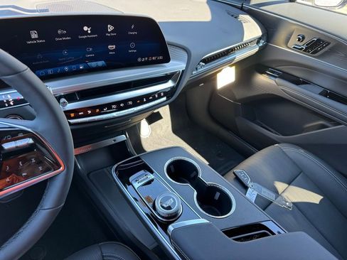 New 2025 Cadillac Lyriq Luxury image 31