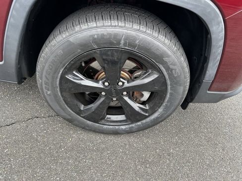 Used 2019 Jeep Cherokee Latitude Plus image 10