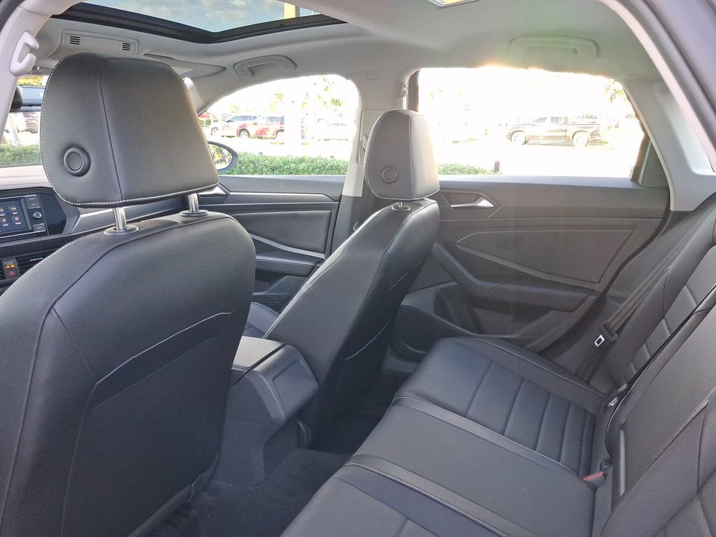 Used 2023 Volkswagen Jetta SE w/ Panoramic Sunroof Package FWD image 15