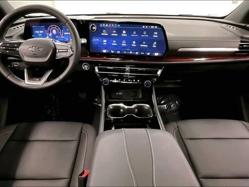 Used 2025 Chevrolet Traverse Z71 AWD/4WD image 19