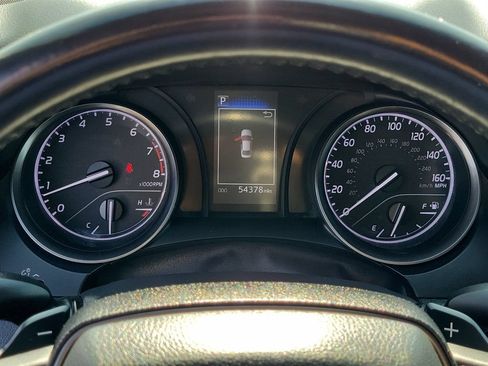 Used 2024 Toyota Camry SE FWD image 3