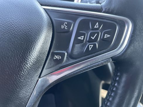 Used 2018 Chevrolet Equinox LT FWD image 34