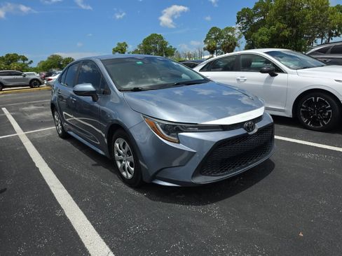 Used 2021 Toyota Corolla LE FWD image 2