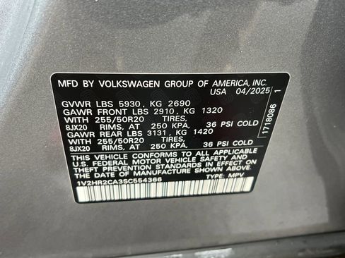 Used 2025 Volkswagen Atlas SE image 27