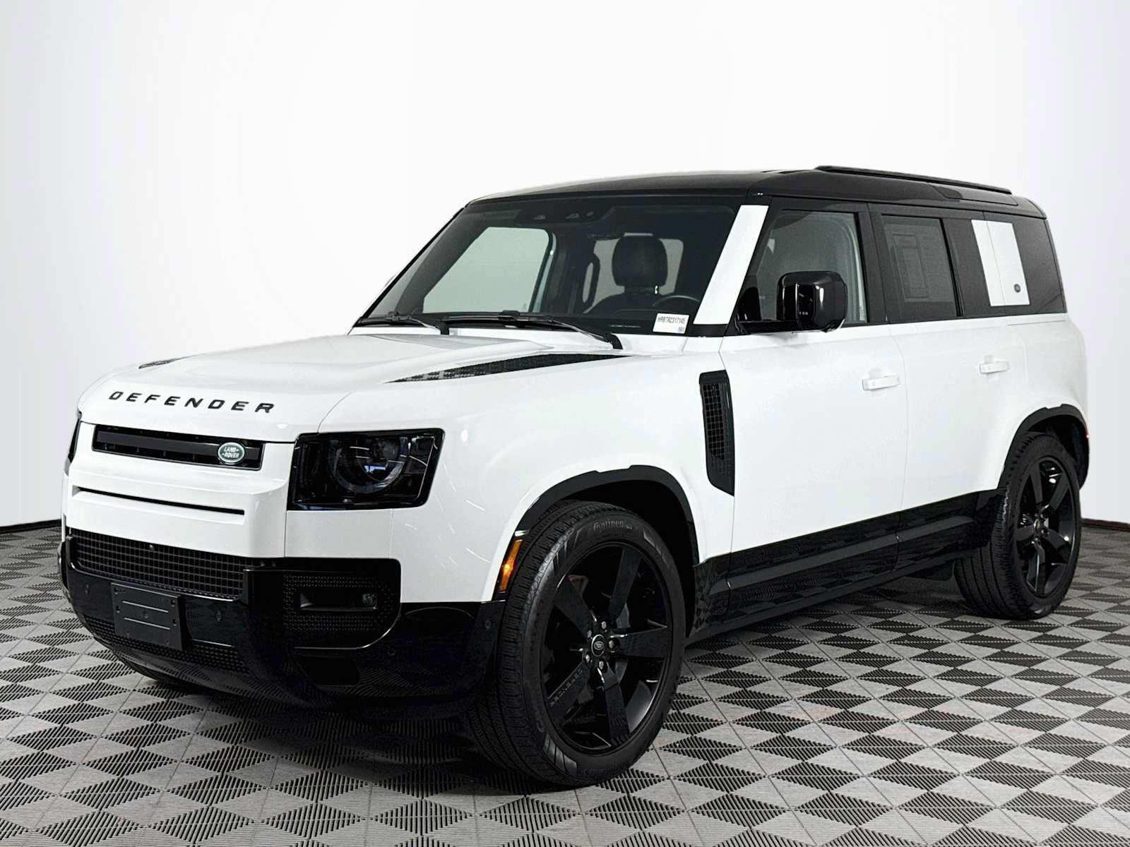 Used 2024 Land Rover Defender 110 X-Dynamic SE AWD/4WD image 31