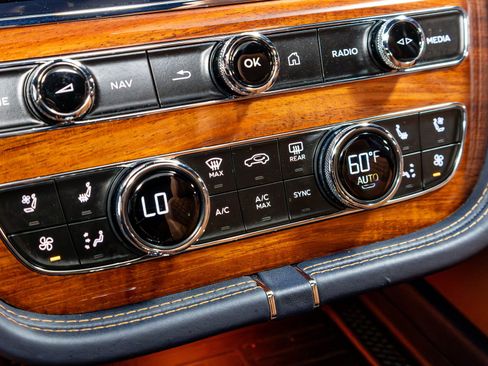 Used 2021 Bentley Bentayga w/ First Edition Specification AWD/4WD image 82