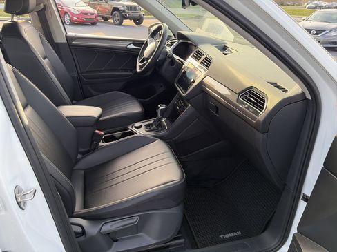 Used 2022 Volkswagen Tiguan SE image 28
