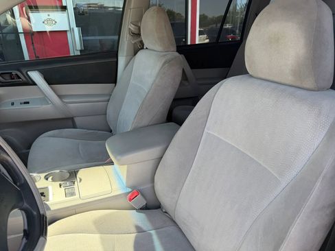 Used 2013 Toyota Highlander FWD image 11