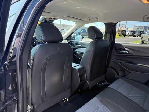Used 2025 Chevrolet Trax LT FWD image 11
