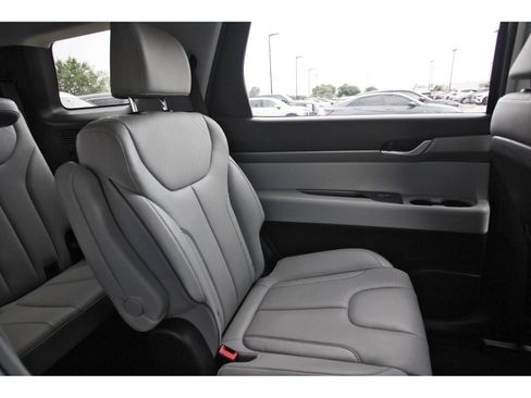 Certified 2025 Hyundai Palisade SEL FWD image 14