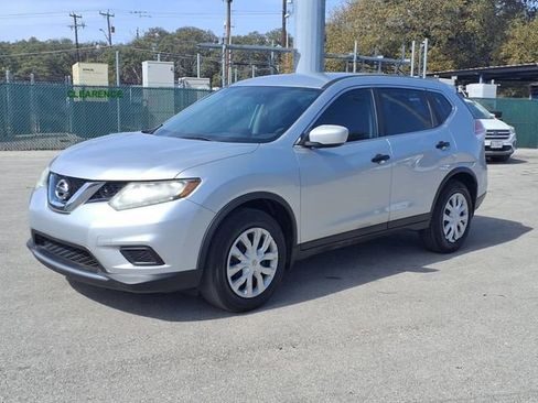 Used 2016 Nissan Rogue S image 2