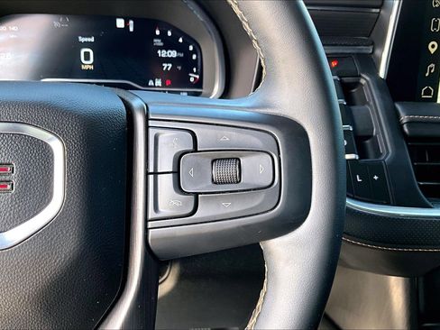 Used 2023 GMC Yukon AT4 AWD/4WD image 12