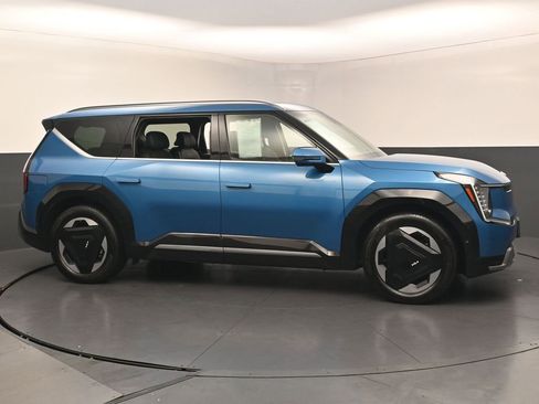Used 2024 Kia EV9 Land AWD/4WD image 6