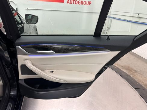 Used 2023 BMW 540i xDrive w/ Premium Package image 32