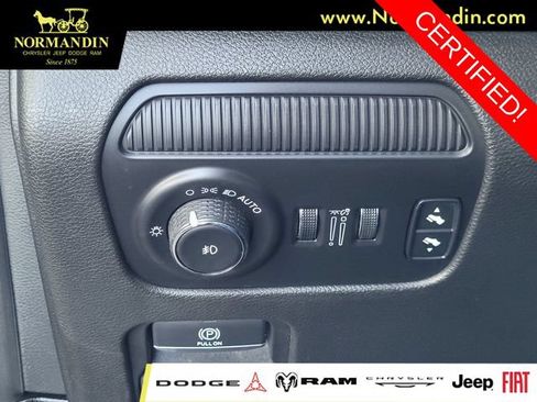 Certified 2024 Jeep Wagoneer Series II w/ Flexible Seating Group AWD/4WD image 13
