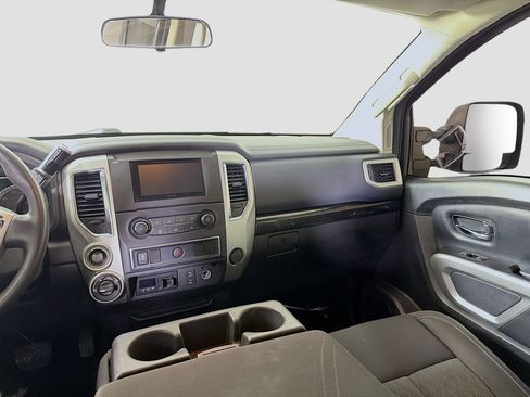 Used 2017 Nissan Titan SV image 24