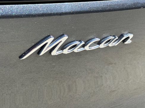 Used 2022 Porsche Macan AWD/4WD image 23