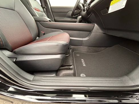 New 2025 Nissan Kicks SR w/ SR Premium Package image 33