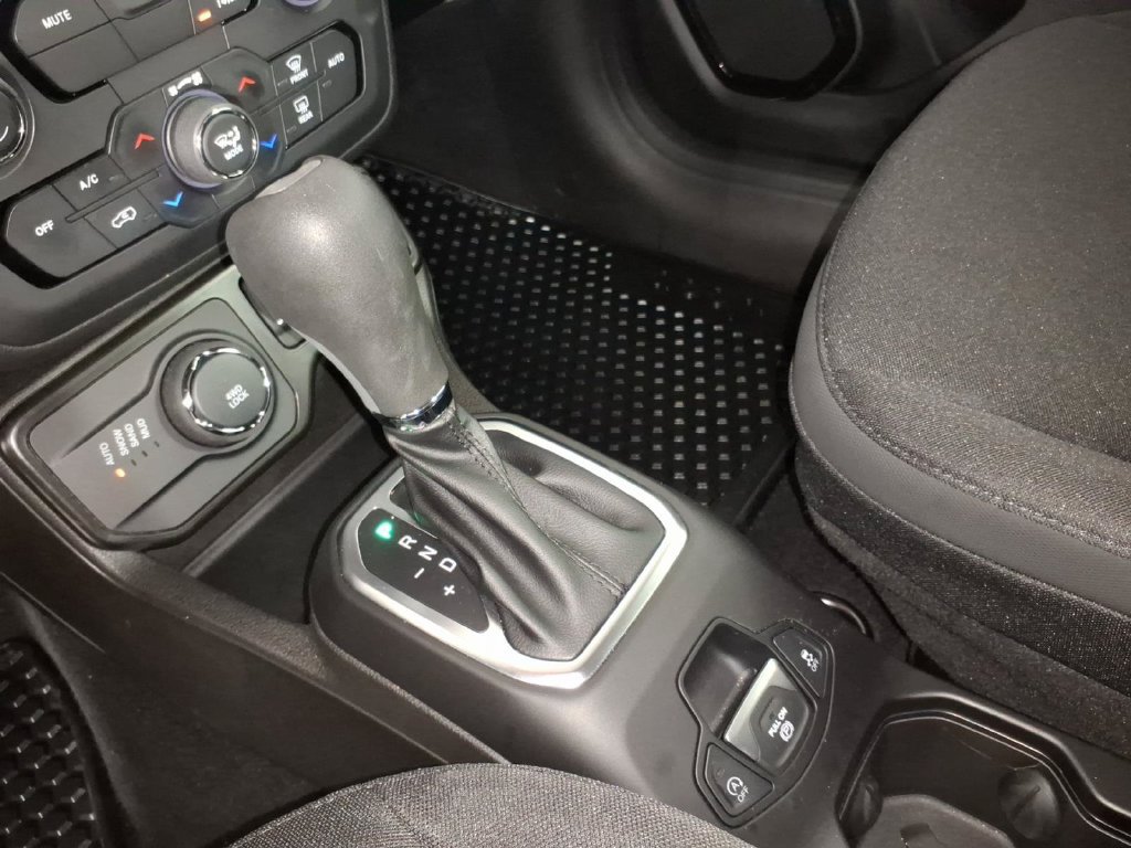 Used 2023 Jeep Renegade Altitude AWD/4WD image 23