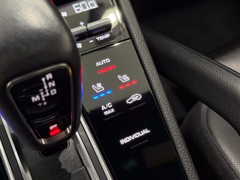 Certified 2023 Porsche Cayenne AWD/4WD image 38