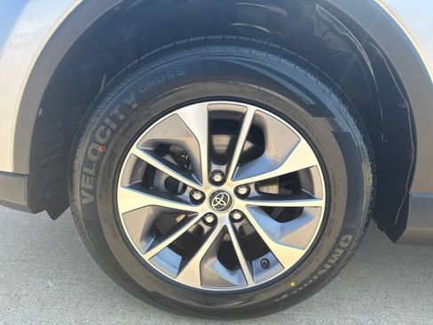 Certified 2018 Toyota RAV4 XLE w/ Convenience Package AWD/4WD image 6