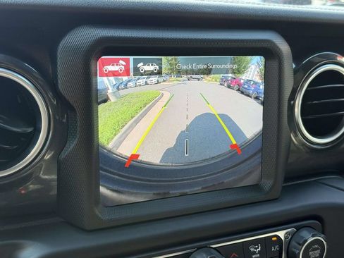 Used 2021 Jeep Wrangler Unlimited Sahara AWD/4WD image 30