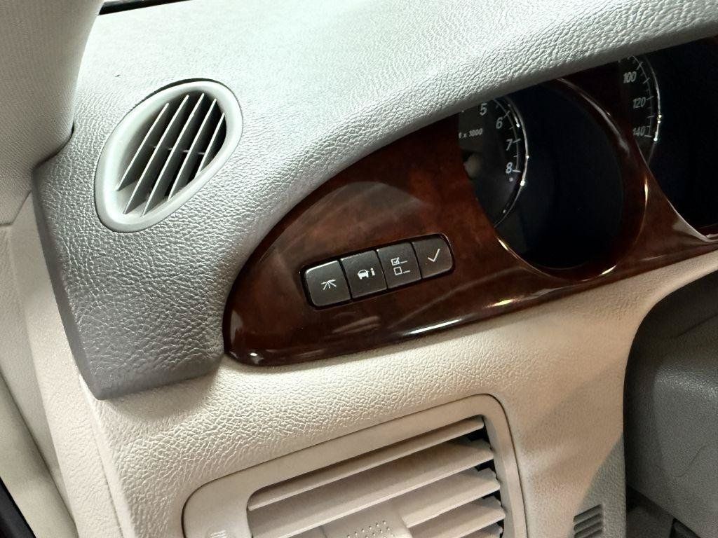 Used 2008 Buick Lucerne CXL FWD image 12