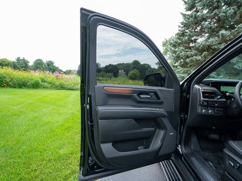 Used 2026 GMC Yukon XL Denali w/ Denali Reserve Package AWD/4WD image 11