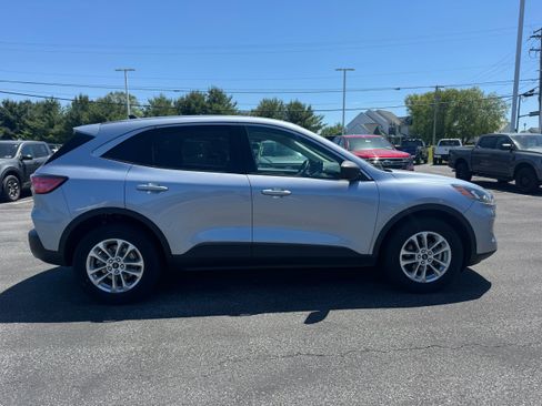 Certified 2022 Ford Escape SE w/ Cold Weather Package AWD/4WD image 6