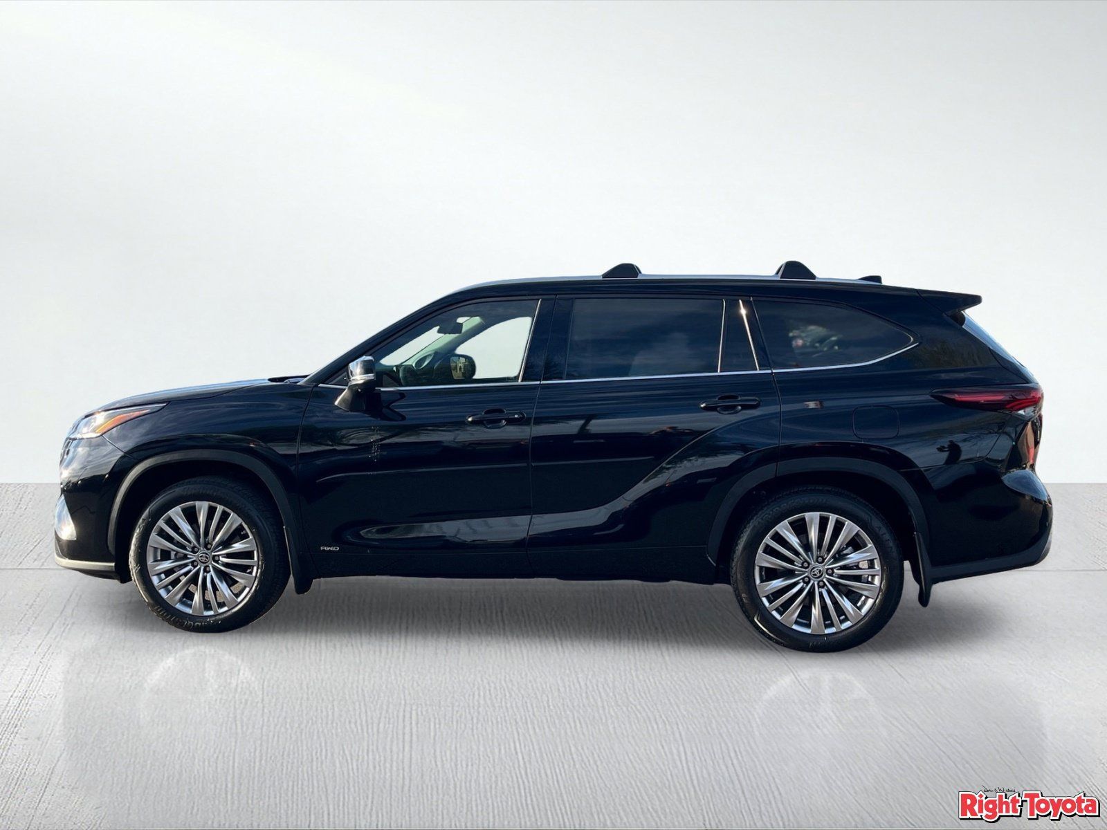 Used 2024 Toyota Highlander Platinum AWD/4WD image 3